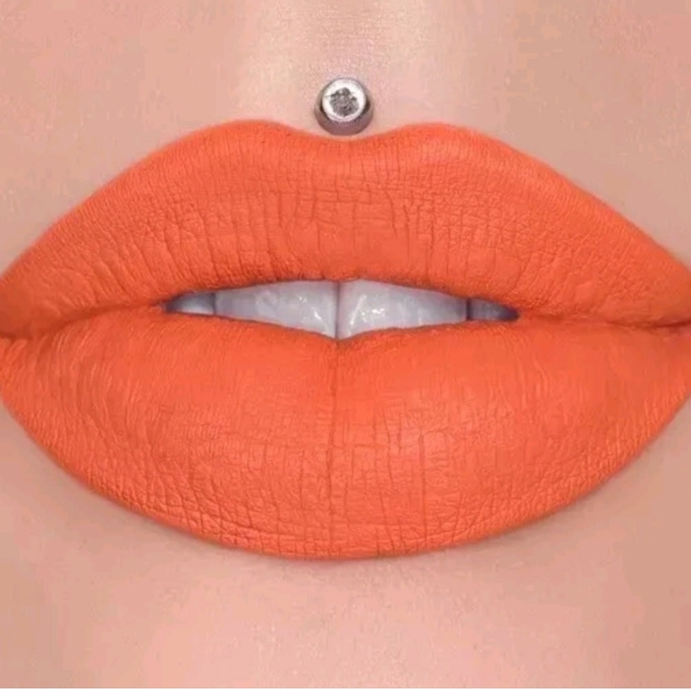 JEFFREE STAR Bold TangerineQueen Lipstick